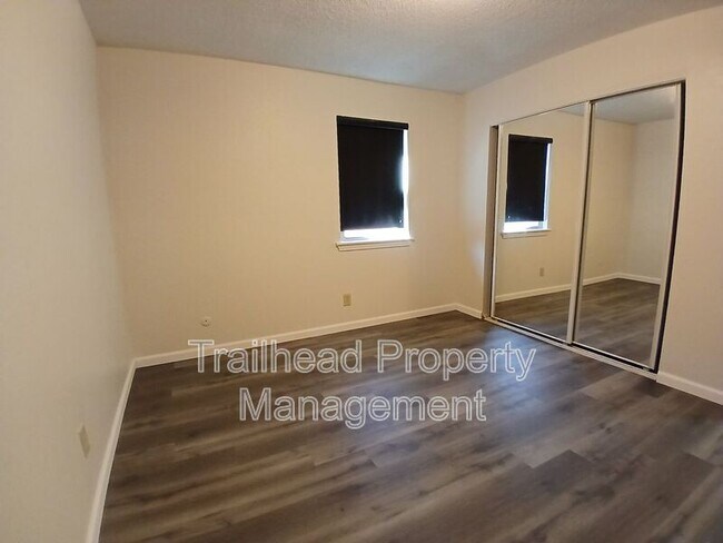 Building Photo - 1314 E Frederick St