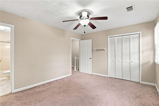 Building Photo - 136 Sterling Ct