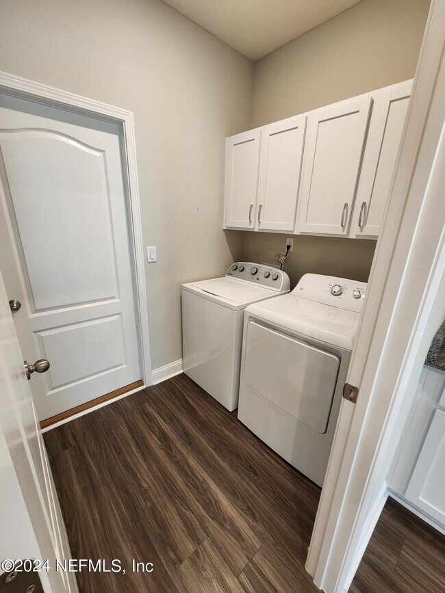 Building Photo - 2599 Lantana Ln