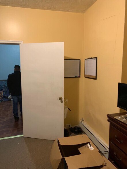 Building Photo - 152 8th St Apt 1