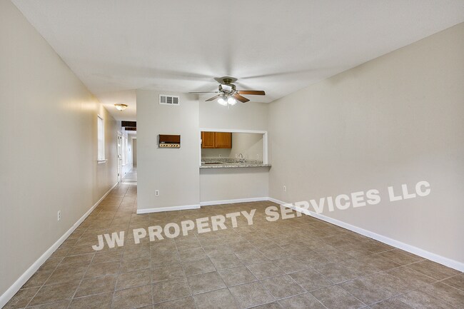 Building Photo - 311-311 Lilac St