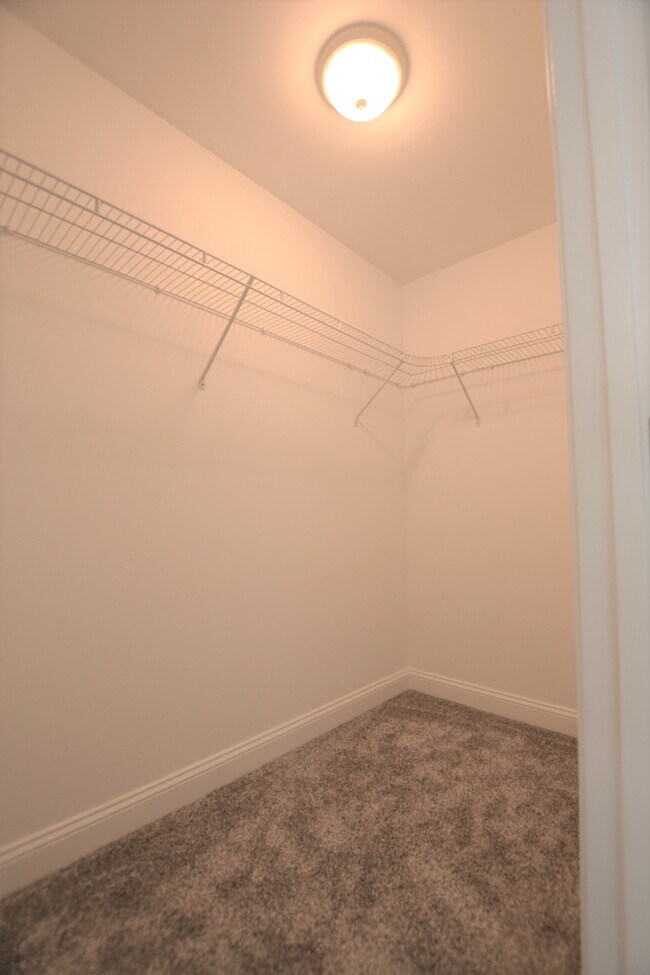 Walk In Closet - 450 Brewer Lake Rd