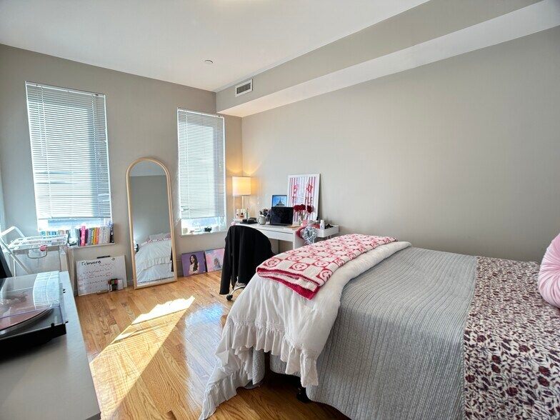 Building Photo - 18 Greylock Rd