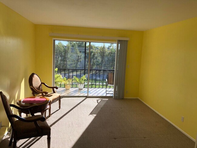 Building Photo - 460 NW 20th St