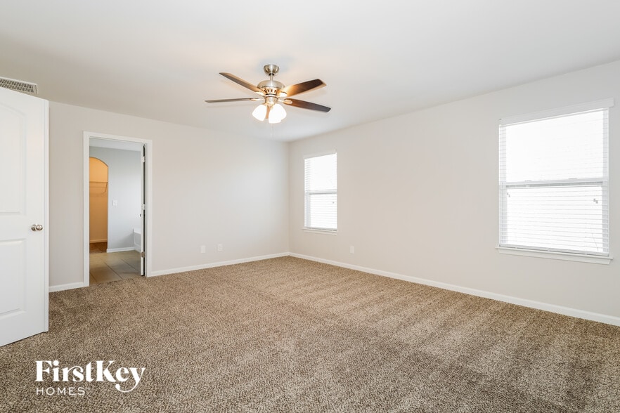 Building Photo - 2080 Lake Vista Drive