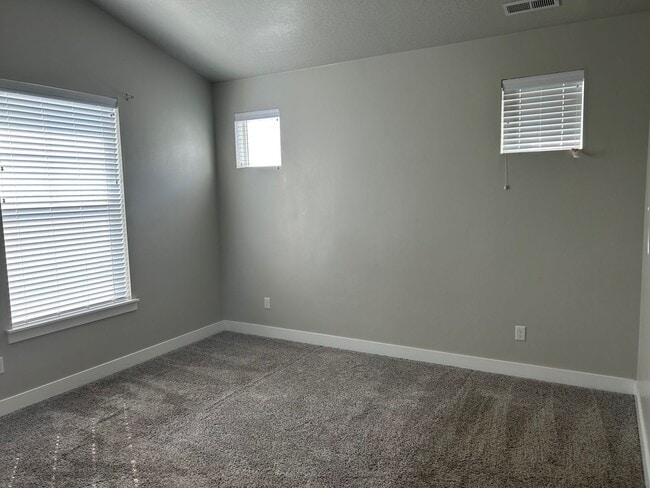 Building Photo - `1747 N Exchange Park Rd #Z-304