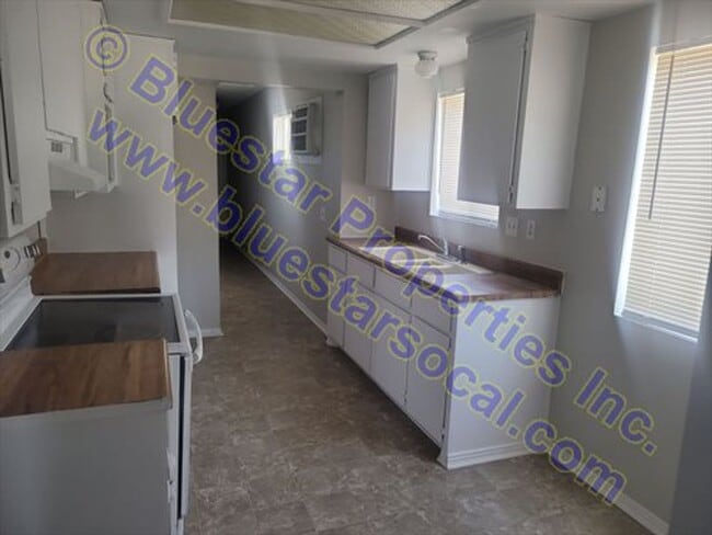 Building Photo - Just Listed in Victorville