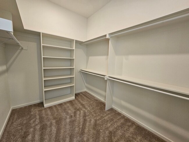 Building Photo - Minutes from Downtown, Uptown, Henderson, ...