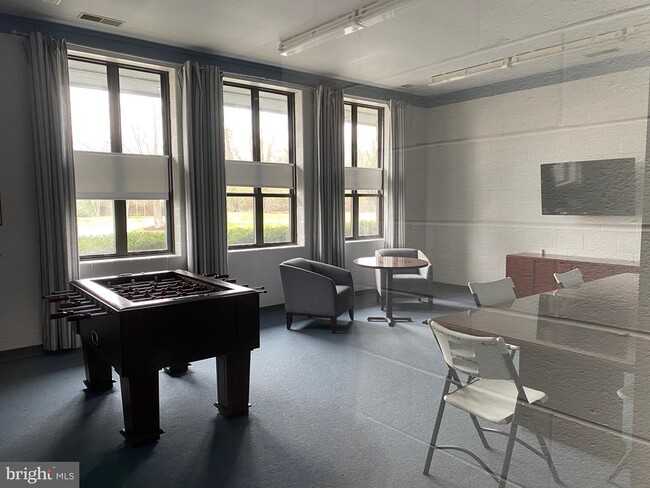 Building Photo - 13105 Windjammer Ave