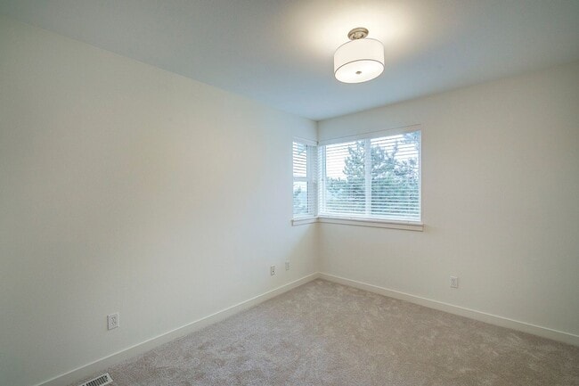 Building Photo - 3Bd/2.5Ba Issaquah Home