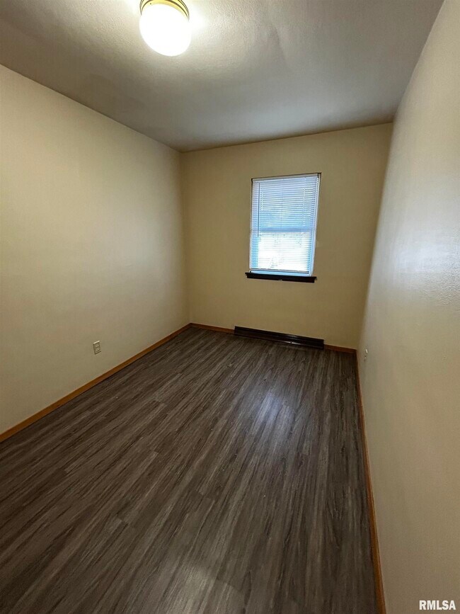 Building Photo - 1102 Oxford Ave