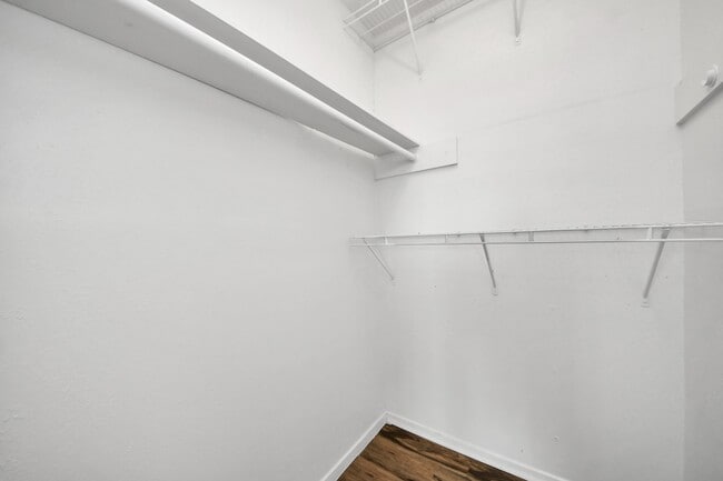 Building Photo - 23927 Verngate Dr