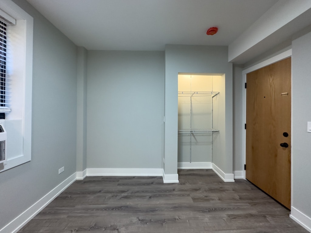 Building Photo - 503 W Belmont Ave