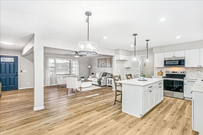 Building Photo - Beautifully Updated Home on nearly ½ Acre! Available for Rent or Rent to Own! Move in Special 1/2...