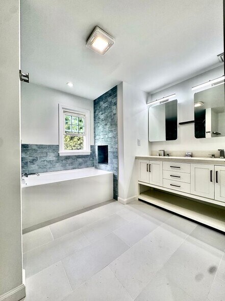 Building Photo - 38 Pepperbush Ln