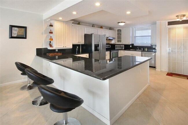 Building Photo - 3100 NE 49th St