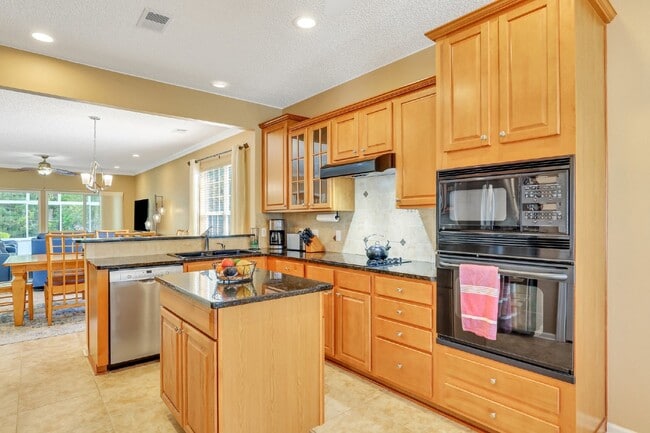 Building Photo - "Charming 2 Bed, 2 Bath with Den Rental Home in Sun City, SC - Spacious and Inviting!"