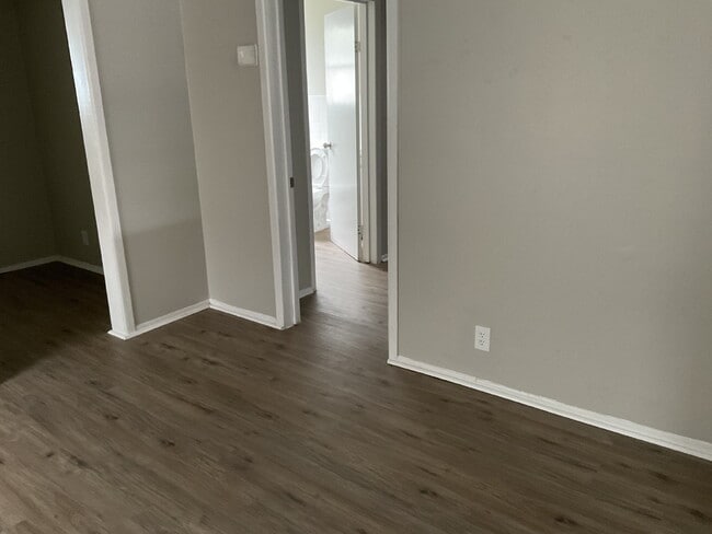 Building Photo - 3 Bed/2 Bath on the Inner Wst Side