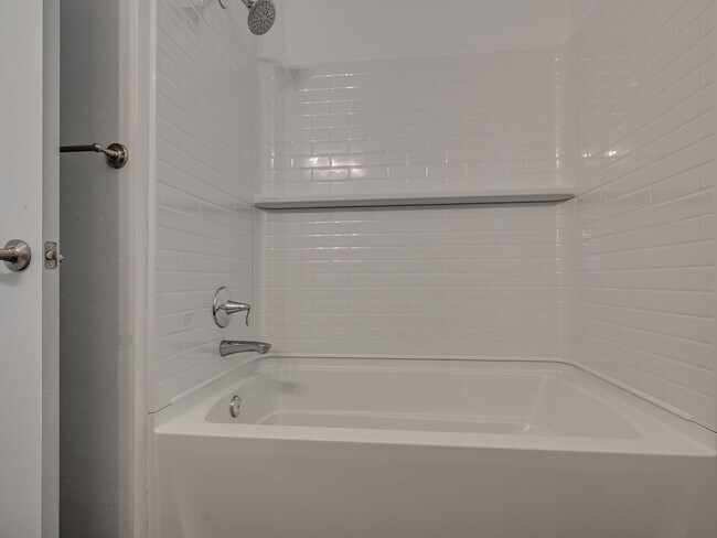 Building Photo - 4 Bedroom + Yukon Schools