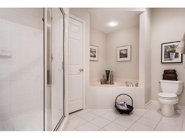 Building Photo - 3047 Lenox Rd NE