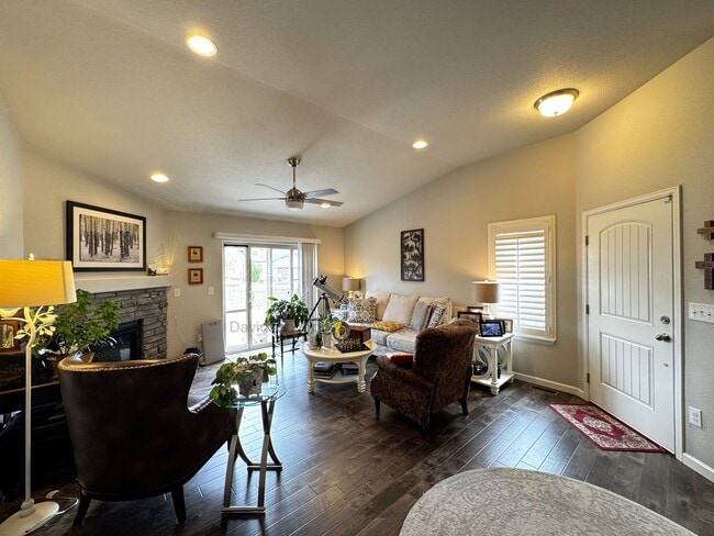 Building Photo - Stunning 3 Bedroom Patio Home Located in N...