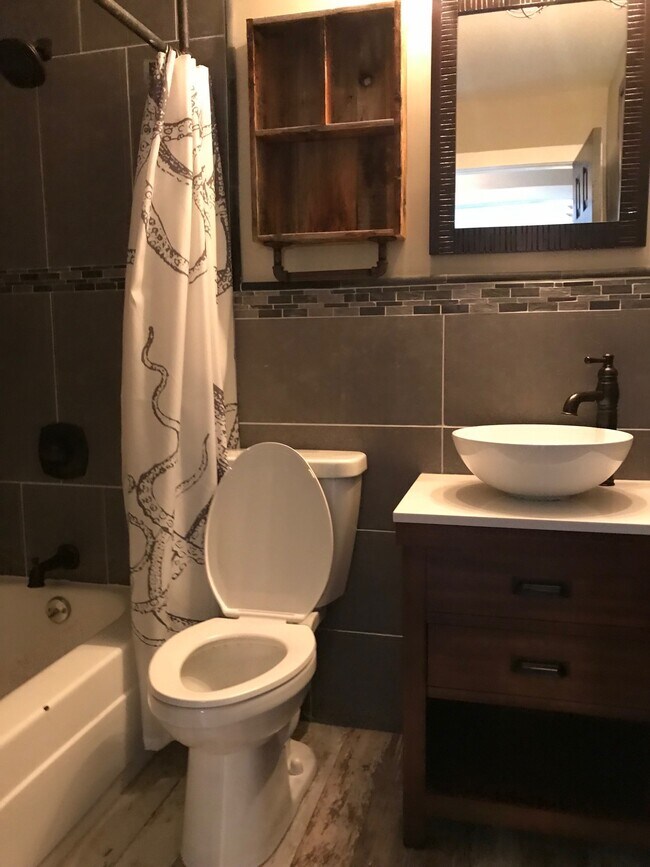 Building Photo - 50 North St.