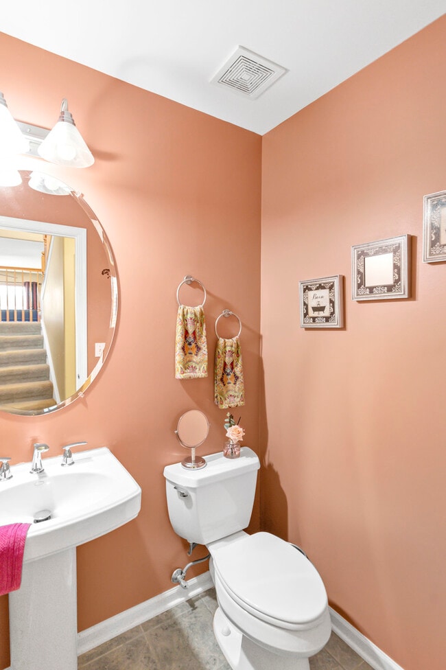 Building Photo - 1263 Tamarack Dr