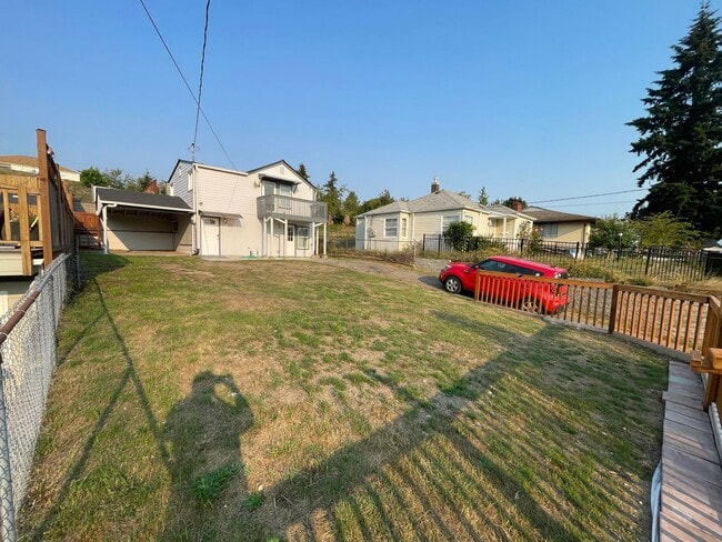 Building Photo - FULLY RENOVATED LESS THAN 2 YEARS - 2BED/1BATH WITH BONUS/OFFICE SPACE