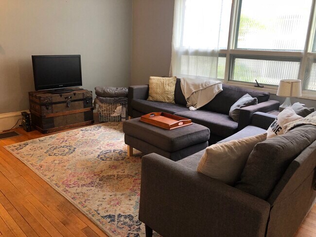 Building Photo - 130 College Ave NE