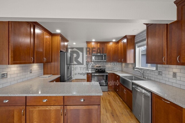 Building Photo - 1389 Finch St