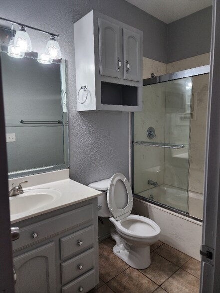 Building Photo - 607 Buena Vista Dr