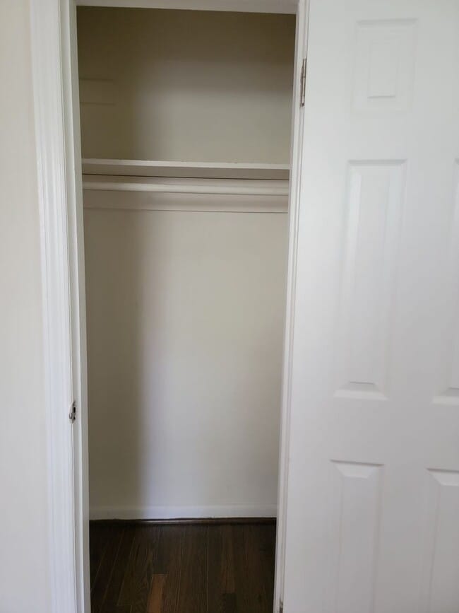 Building Photo - 2 BR 1 Full Bath Duplex Virginia Place