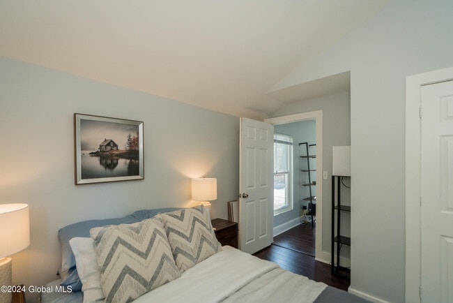 Building Photo - 9 Bolster Ln NE