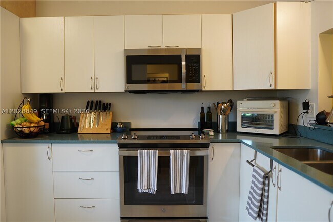 Building Photo - 453 Lakeview Dr