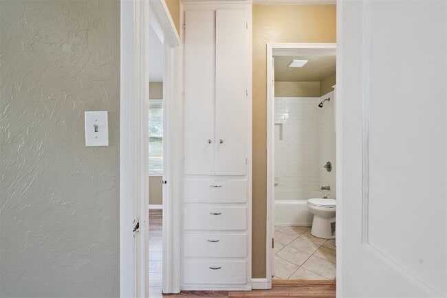 Building Photo - 317 E Key Blvd