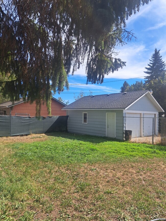 Building Photo - 104 N Farr Rd