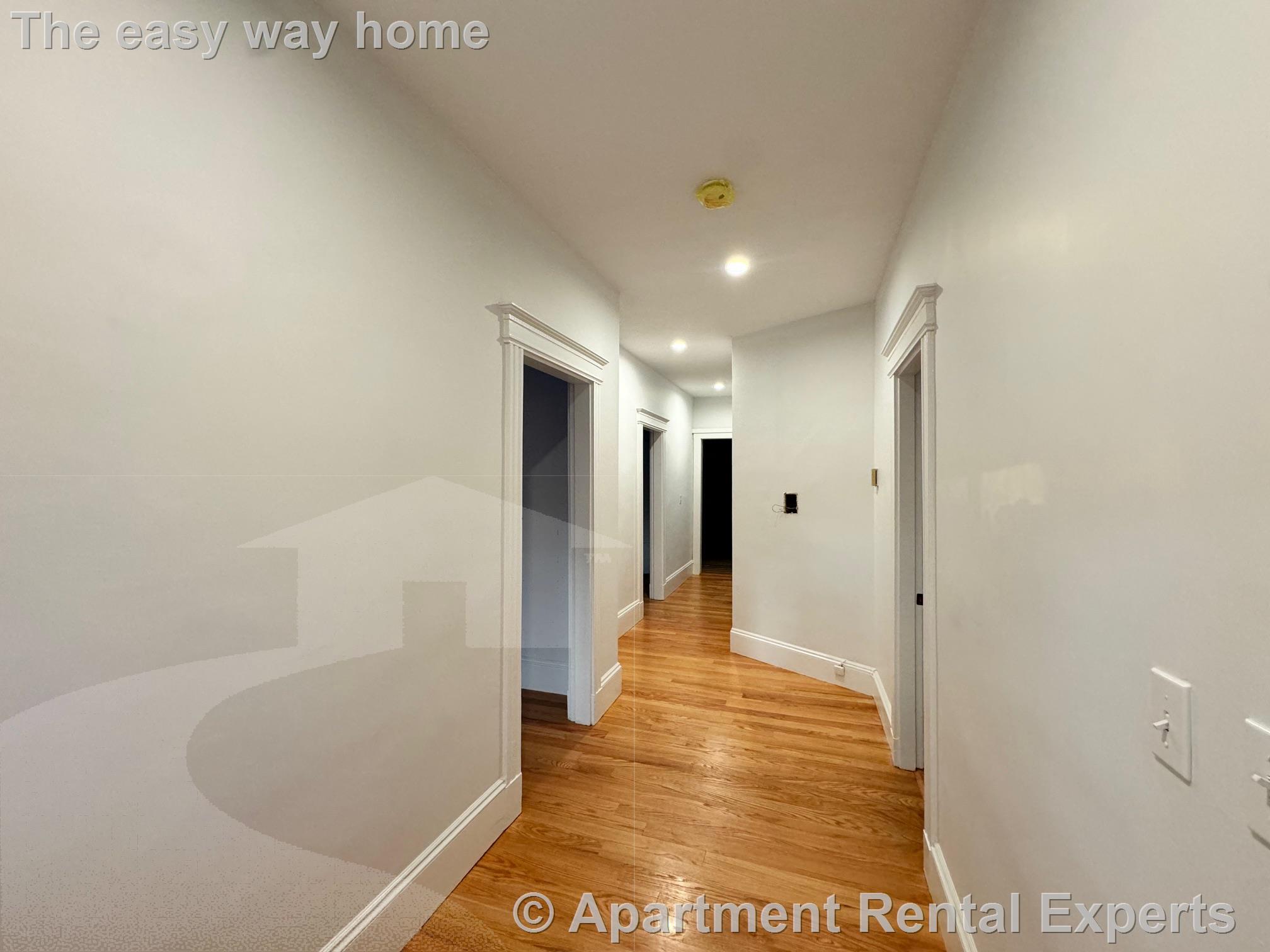 Building Photo - 136 Sharon St