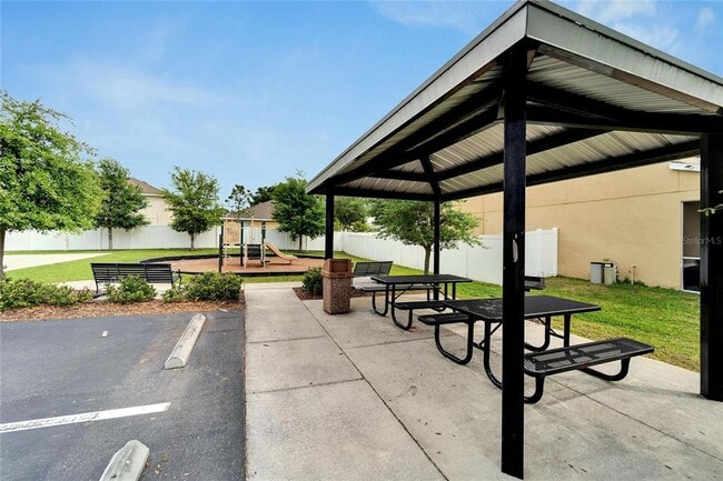 Building Photo - 3250 S Northview Rd
