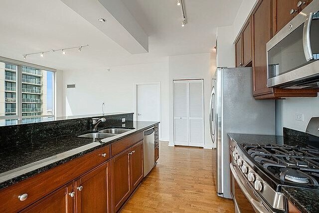 Building Photo - 1201 S Prairie Ave