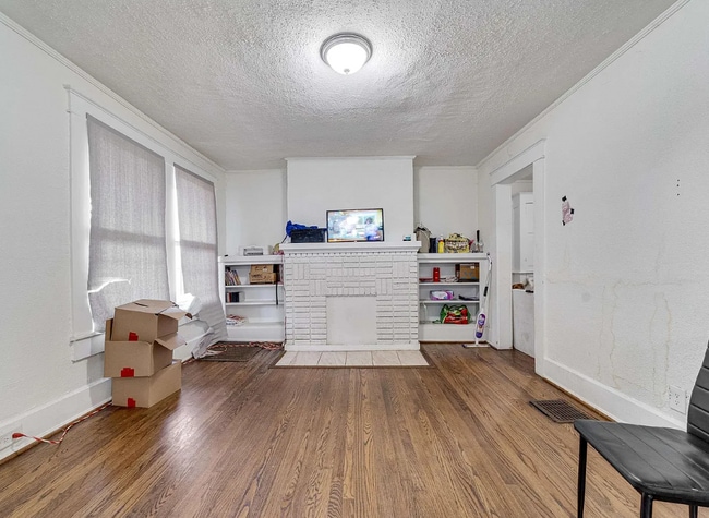 Building Photo - 7017 4th Ave S