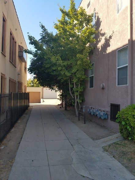 Driveway - 2023 S Harcourt Ave