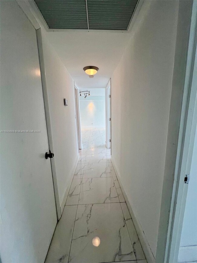 Building Photo - 5838 Collins Ave