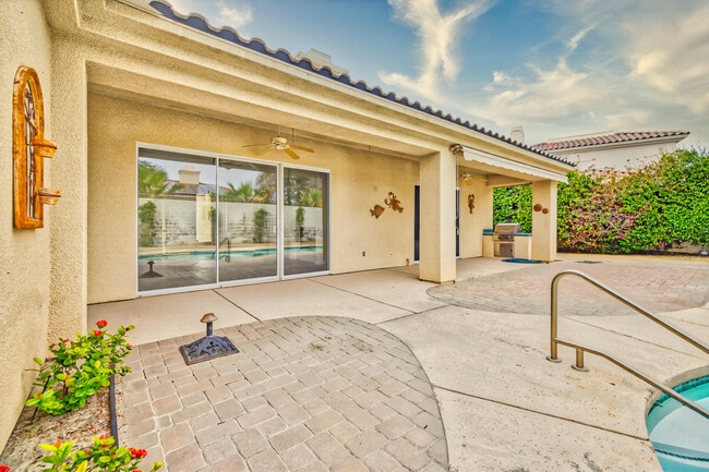 Building Photo - 6 Queens Ct