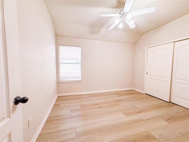 Building Photo - 2815 Town Gate Ct