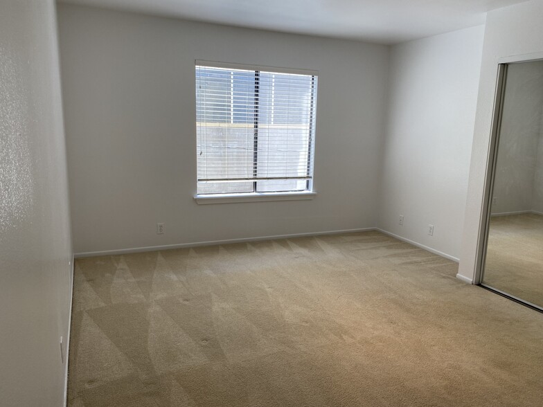 Master Bdrm - 2121 Beloit Ave