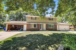 Building Photo - 1222 Sorrento Dr