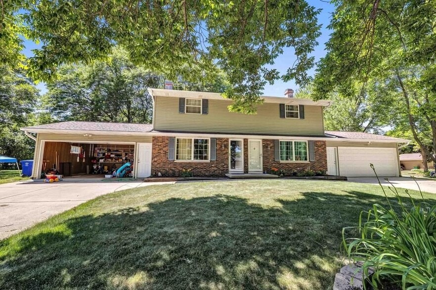 Primary Photo - 1222 Sorrento Dr