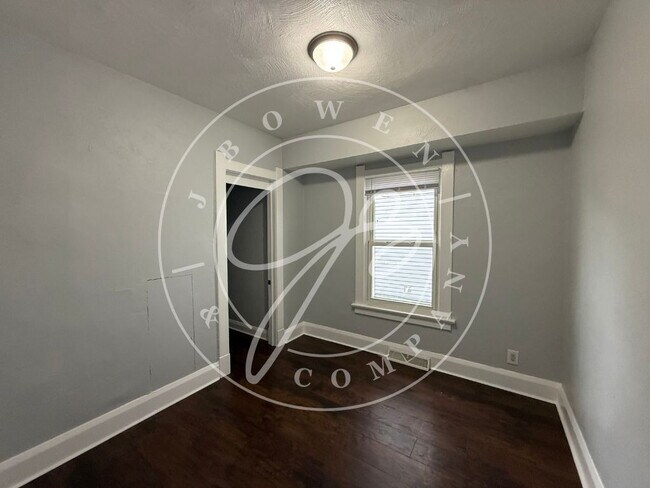 Building Photo - 560 Bronx Dr