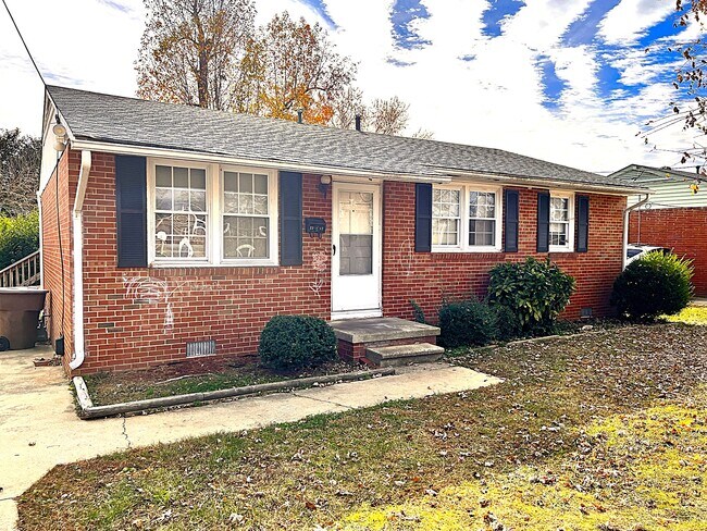 Primary Photo - 2312 Bothwell St