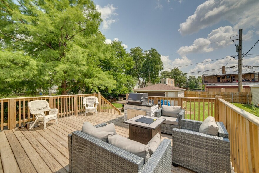 Building Photo - 113 S Mason Ave